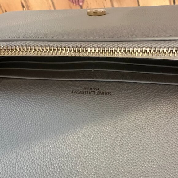 Yves Saint Laurent Cream Crossbody Bag with Gold Chain - Picture 5 of 9